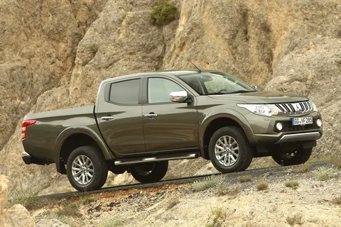 Mitsubishi L200 Double Cab 2.4 DI-D Instyle 2015 view 6