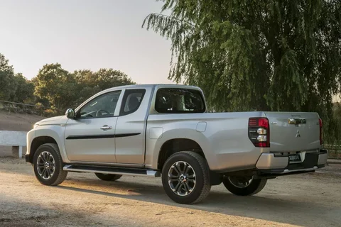 Mitsubishi L200 Club Cab 2.2 DI-D ClearTec Intense 2020 view 7