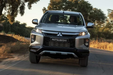 Mitsubishi L200 Club Cab 2.2 DI-D ClearTec Intense 2020 view 2