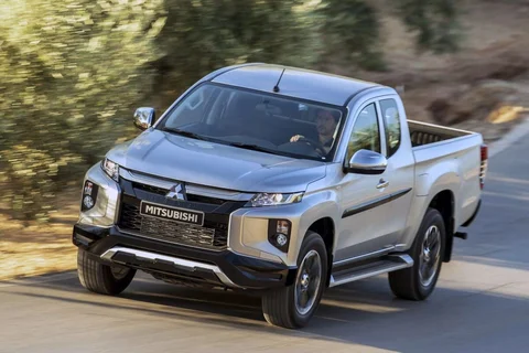 Mitsubishi L200 Club Cab 2.2 DI-D ClearTec Intense 2020 view 3