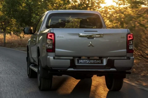 Mitsubishi L200 Club Cab 2.2 DI-D ClearTec Intense 2020 view 4