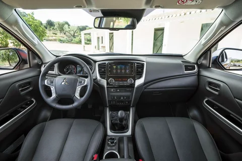 Mitsubishi L200 Double Cab 2.2 DI-D Instyle 2020 view 4