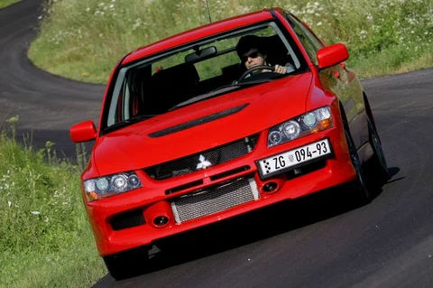 Mitsubishi Lancer Evolution IX 2005 view 4
