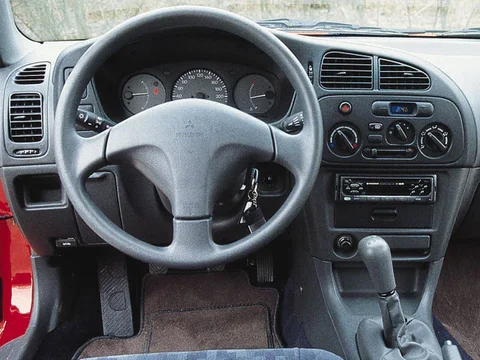Mitsubishi Lancer 1.3 GLi 1996 view 3