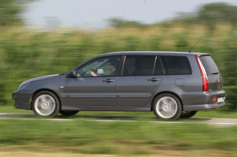 Mitsubishi Lancer Wagon 1.6 Base 2005 view 2