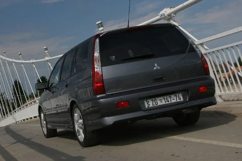 Mitsubishi Lancer Wagon 1.6 Base 2005 view 5