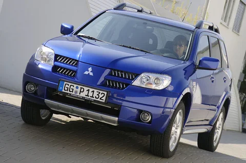 Mitsubishi Outlander Sport 2.0 2WD Invite Plus 2006 view 3