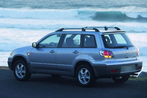 Mitsubishi Outlander 2.0 2WD Invite Plus 2005 view 10