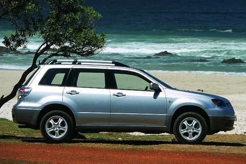 Mitsubishi Outlander 2.0 2WD Invite Plus 2005 view 2