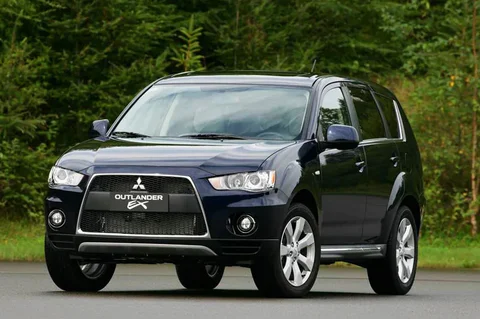 Mitsubishi Outlander 2.0 2WD Edition Two 2011 view 2