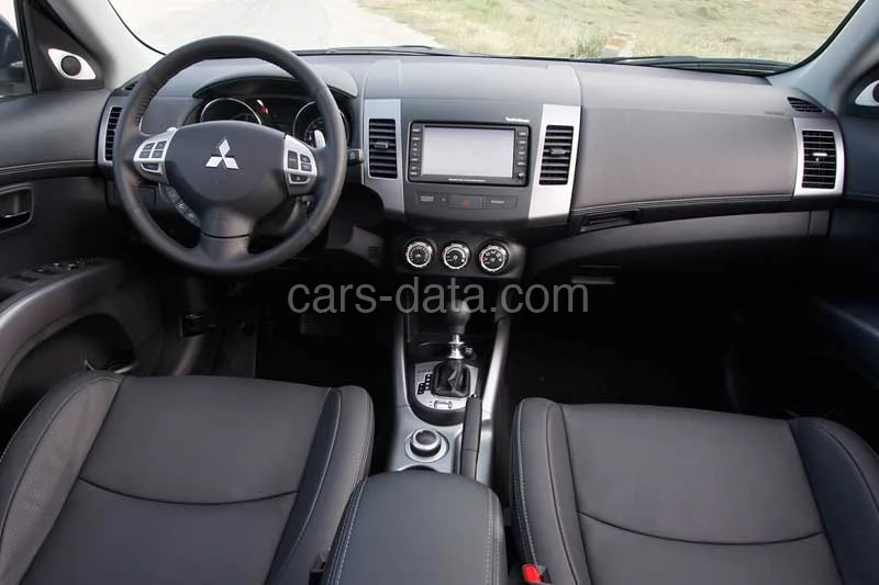 Mitsubishi Outlander Van 2.0 2WD Instyle 2011 front view
