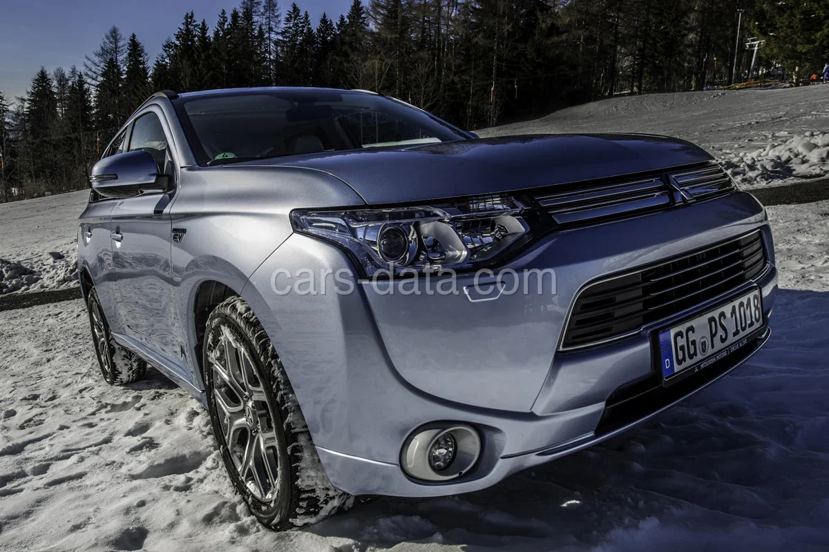 Mitsubishi Outlander PHEV Intense+ 2013 front view