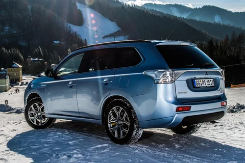 Mitsubishi Outlander PHEV Executive Edition 2013 view 4