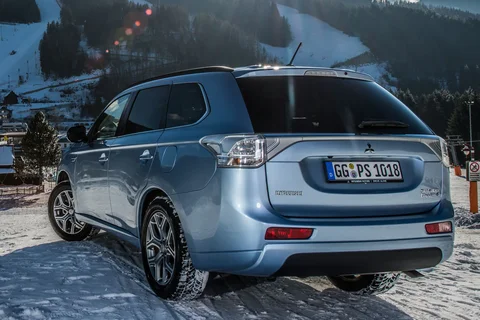Mitsubishi Outlander PHEV Executive Edition 2013 view 5