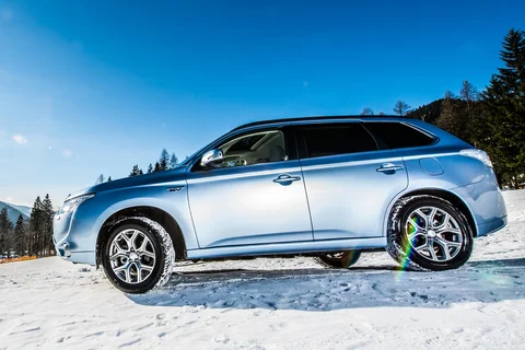 Mitsubishi Outlander PHEV Executive Edition 2013 view 6