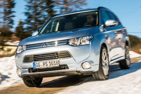 Mitsubishi Outlander PHEV Executive Edition 2013 view 7