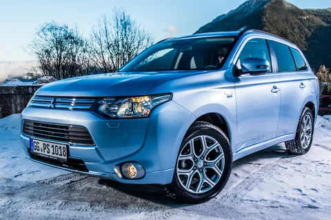 Mitsubishi Outlander PHEV Executive Edition 2013 view 9