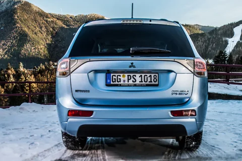 Mitsubishi Outlander PHEV Executive Edition 2013 view 10