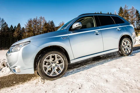 Mitsubishi Outlander PHEV Executive Edition 2013 view 12