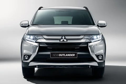Mitsubishi Outlander PHEV Executive Edition 2015 view 2