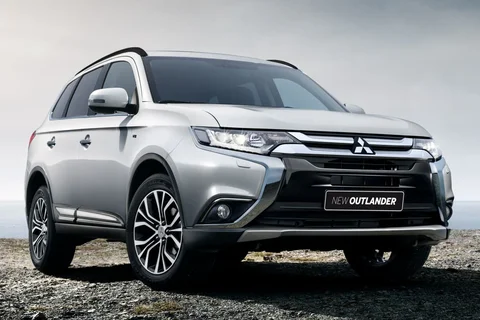 Mitsubishi Outlander PHEV Executive Edition 2015 view 4