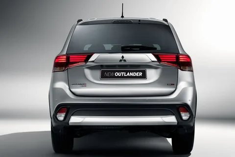 Mitsubishi Outlander PHEV Executive Edition 2015 view 5