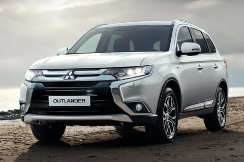 Mitsubishi Outlander PHEV Executive Edition 2015 view 8