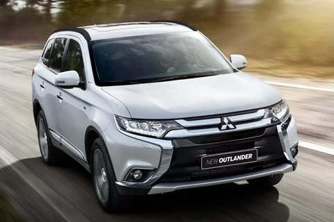 Mitsubishi Outlander PHEV Executive Edition 2015 view 9