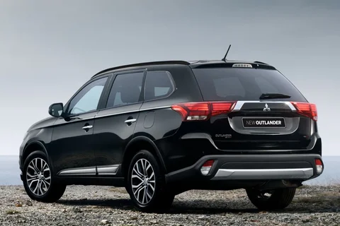 Mitsubishi Outlander PHEV Executive Edition 2015 view 10