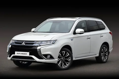 Mitsubishi Outlander PHEV Executive Edition 2015 view 11
