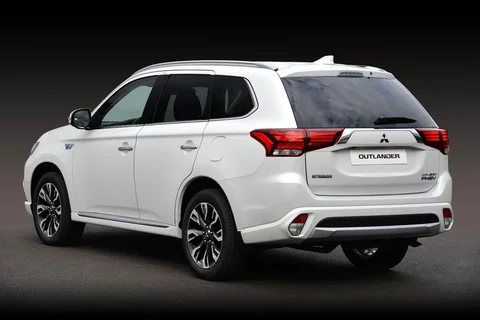Mitsubishi Outlander PHEV Executive Edition 2015 view 12