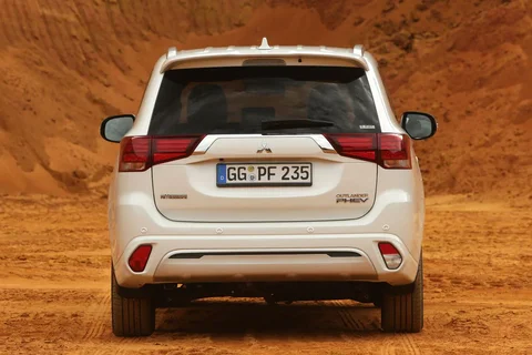Mitsubishi Outlander PHEV Pure 2018 view 3
