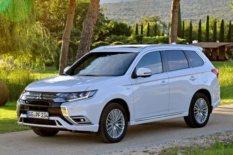 Mitsubishi Outlander PHEV Pure 2018 view 11