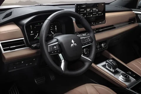 Mitsubishi Outlander PHEV Intense 2025 view 5