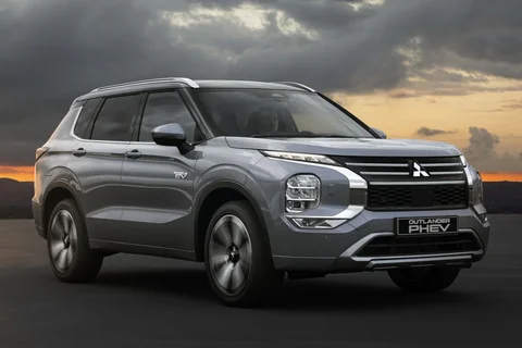Mitsubishi Outlander PHEV Intense 2025 view 9