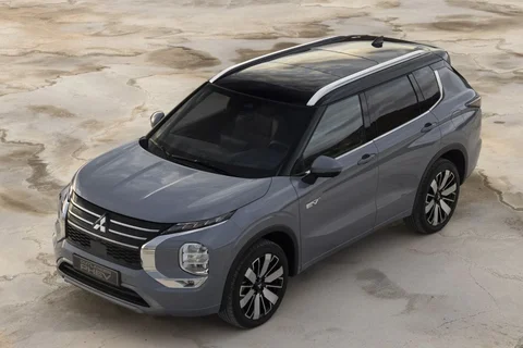 Mitsubishi Outlander PHEV Intense 2025 view 11