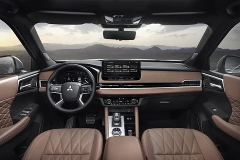 Mitsubishi Outlander PHEV Intense 2025 view 12