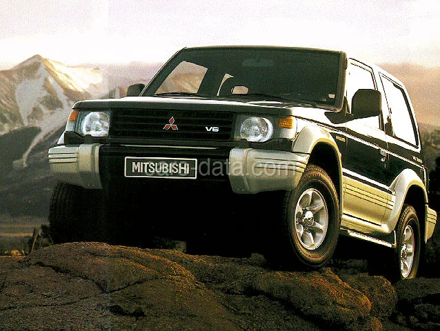 Mitsubishi Pajero 2.5 TD GL 1991 front view