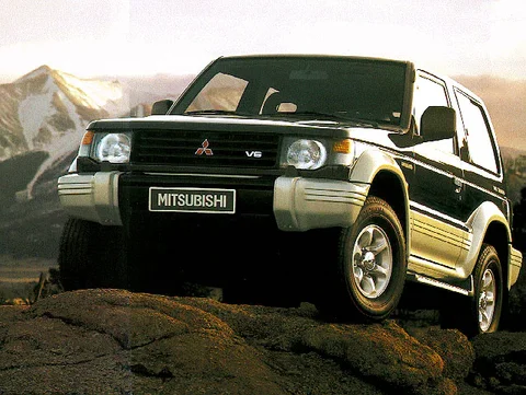 Mitsubishi Pajero 1991 front view