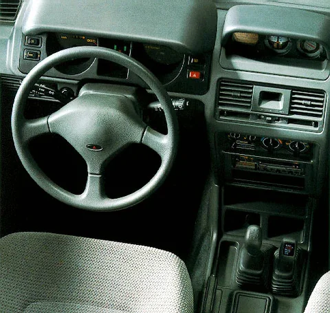 Mitsubishi Pajero 1991 front view