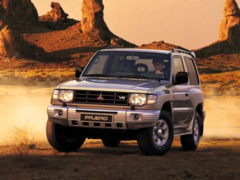 Mitsubishi Pajero 1997 front view