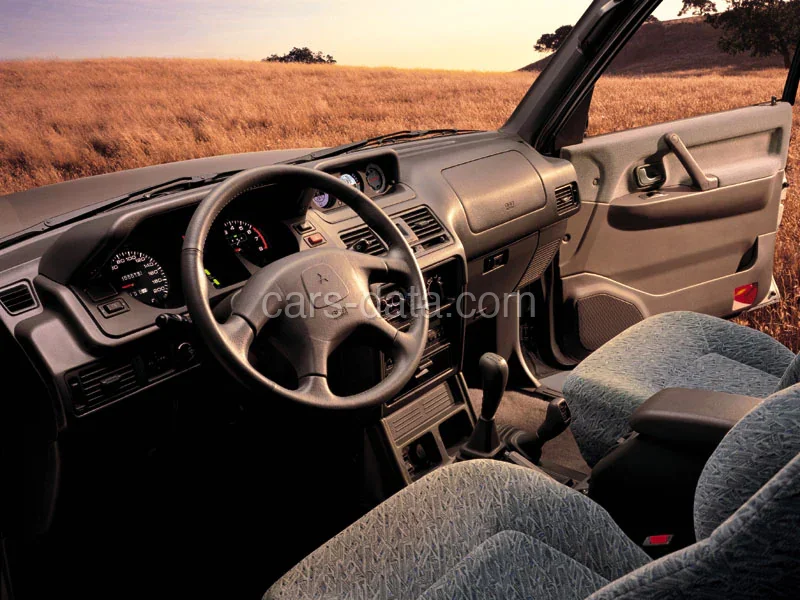 Mitsubishi Pajero Long Body 2.8 TD GLX 1997 front view
