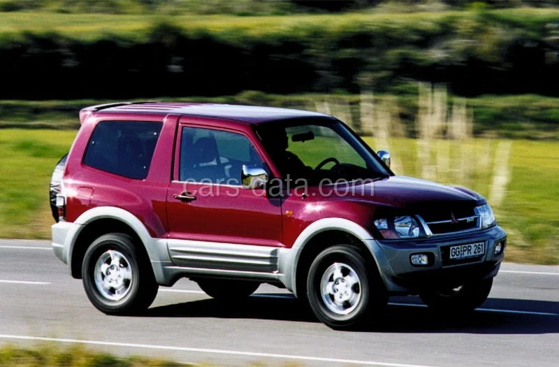Mitsubishi Pajero 2.5 TD GL 2000 front view