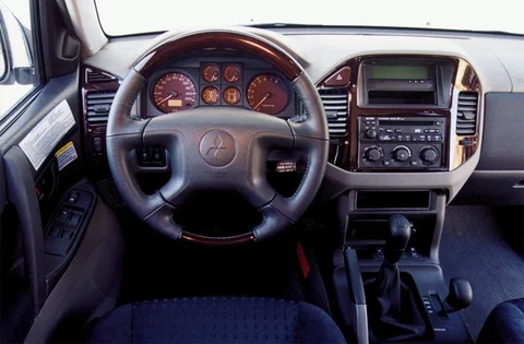 Mitsubishi Pajero 2.5 TD GL 2000 view 2