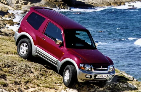 Mitsubishi Pajero 2.5 TD GL 2000 view 3