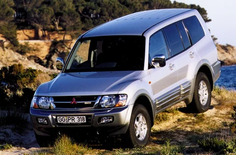 Mitsubishi Pajero 3.2 DiD GLX 2000 view 3
