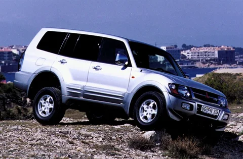 Mitsubishi Pajero 3.2 DiD GLX 2000 view 4