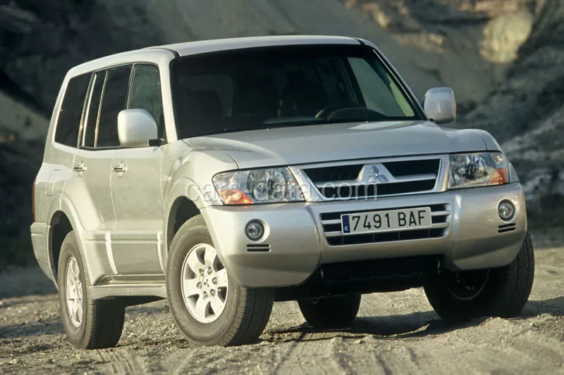 Mitsubishi Pajero 3.2 DiD Dakar 2005 front view