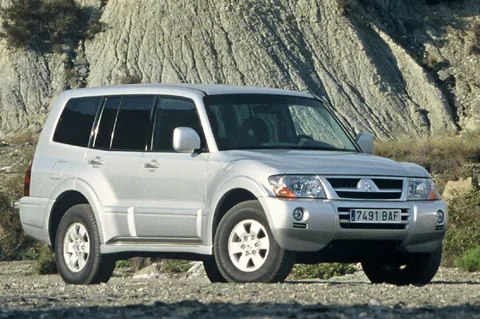Mitsubishi Pajero 3.2 DiD Dakar 2005 view 2