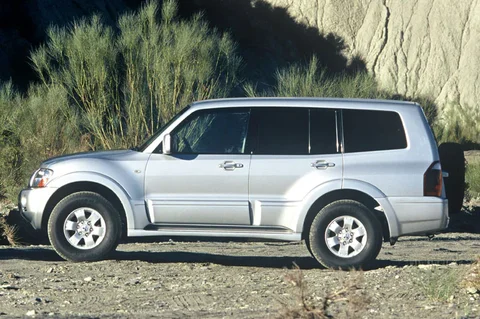 Mitsubishi Pajero 3.2 DiD Dakar 2005 view 3